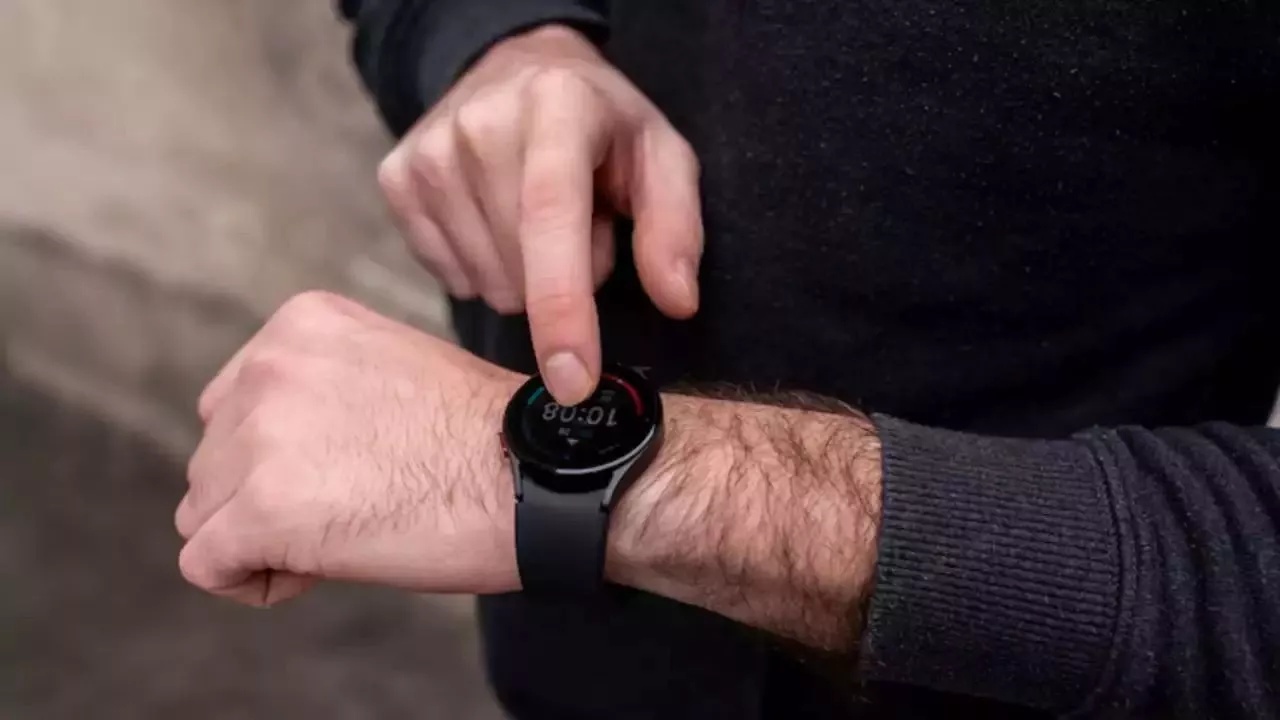LG, 3D Görüntüleyebilen Yeni Akıllı Saat Ekranını Tanıttı