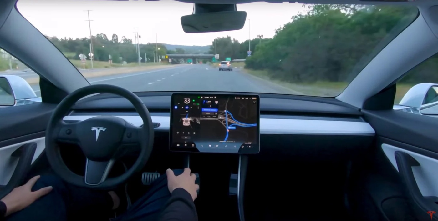 Tesla’nın FSD Sistemi Türkiye’de Trafikte Kaynak Yaptı