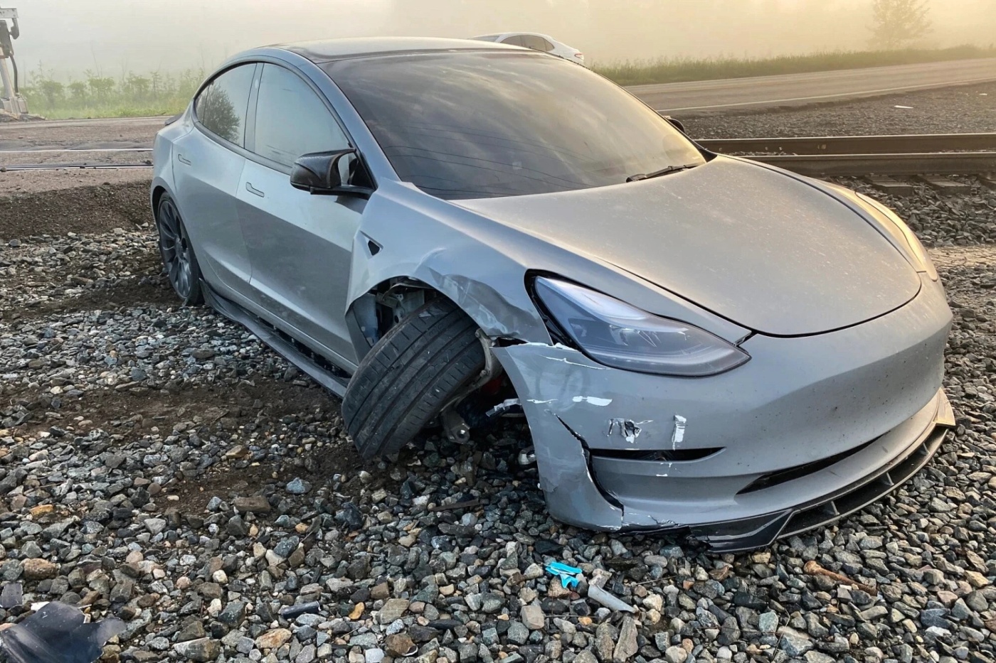 Tesla’nın Otonom Sürüş Sistemi Sisli Havada Treni Göremedi!
