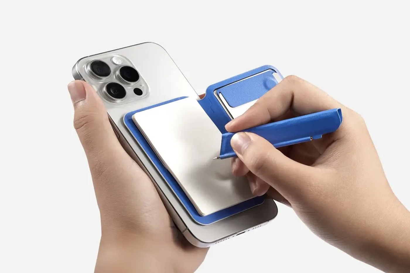 Sticky Notebook for the Back of the iPhone: Moft’s New Product Snap Flow