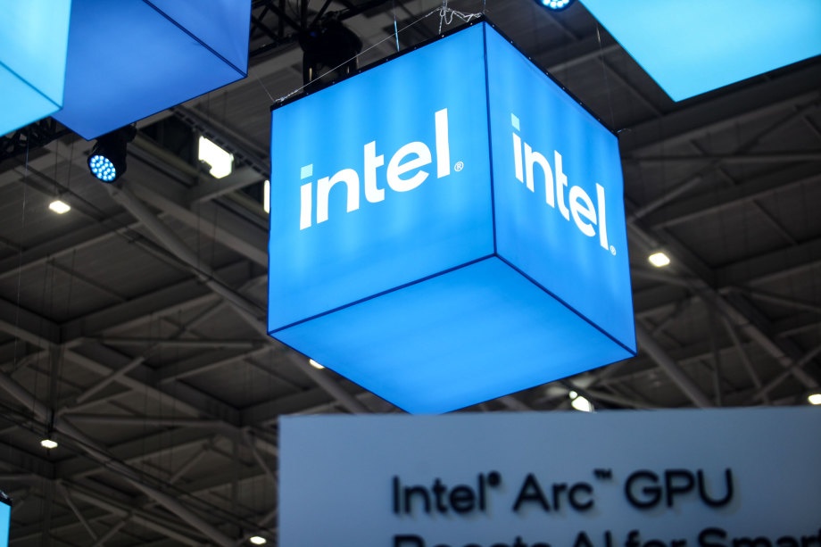 Intel Renews Strategy with Sale of Arm Holdings Shares