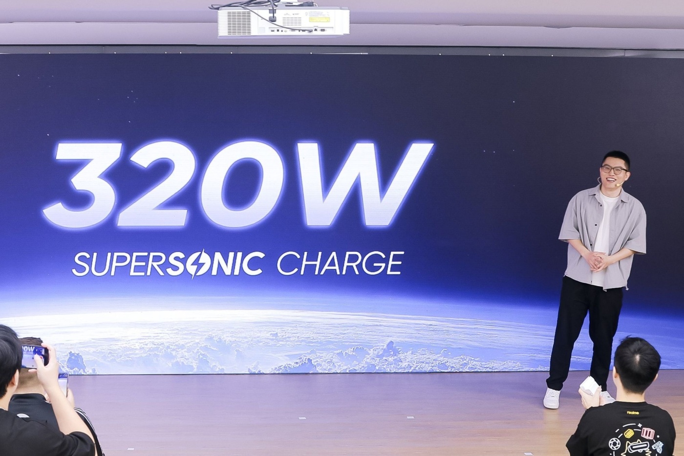 realme’den Devrim Niteliğinde Şarj Teknolojisi: 320W SuperSonic Charge